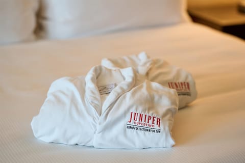 Premium bedding, in-room safe, desk, laptop workspace