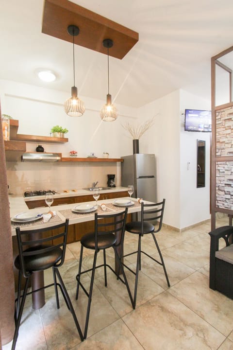 Single / Catalana | Private kitchen | Full-size fridge, microwave, stovetop, coffee/tea maker