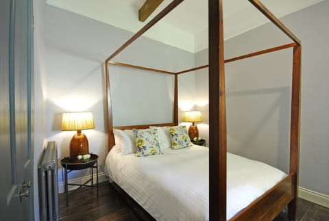 Deluxe House | 2 bedrooms, iron/ironing board, free WiFi, bed sheets