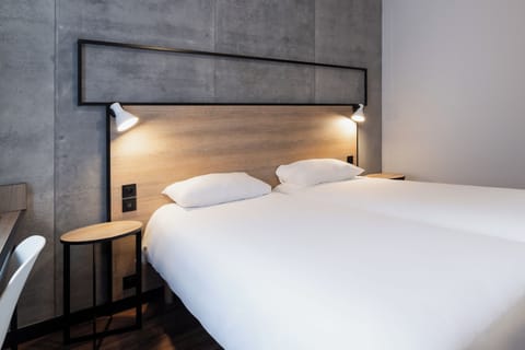 Standard Room, 2 Twin Beds | Premium bedding, in-room safe, desk, soundproofing