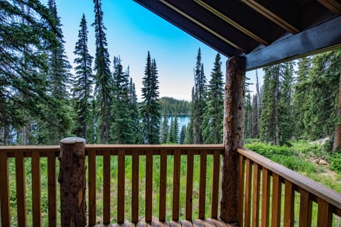 Cabin 11 | WiFi, bed sheets