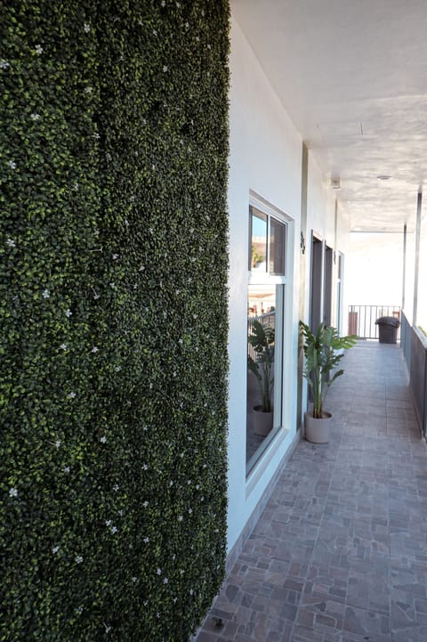 Deluxe Studio Suite | Laptop workspace, iron/ironing board, rollaway beds, free WiFi