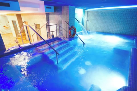 Hot tub, steam room