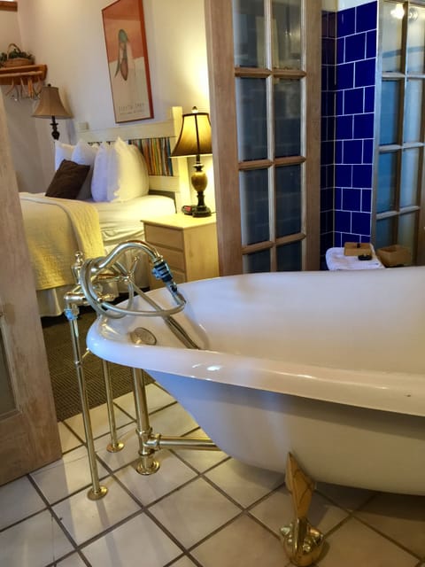 Honeymoon Suite (Room 11, Upstairs) | Deep soaking bathtub