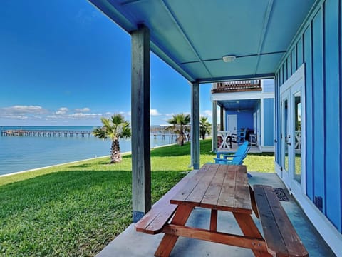 Condo (2 Bedrooms) | Front of property
