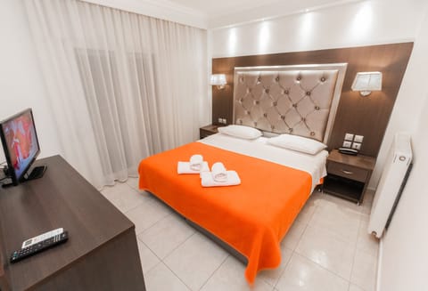 Executive Double Room | In-room safe, iron/ironing board, free WiFi, bed sheets