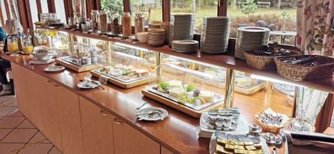 Daily buffet breakfast for a fee