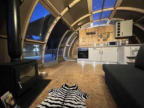 Luxury Tent, Hot Tub ((Max 2 Adults, 2 Child)) | Interior