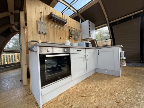 Luxury Tent, Hot Tub ((Max 2 Adults, 2 Child)) | Shared kitchen