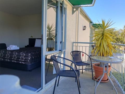 Family Room, 1 Bedroom | Desk, WiFi (free), individually furnished, bed sheets