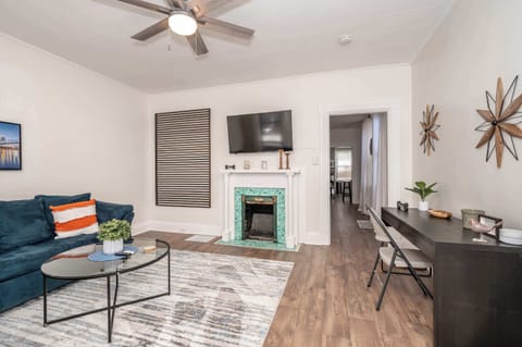 Condo, 1 Queen Bed, Kitchen | Living area | 40-inch TV with digital channels