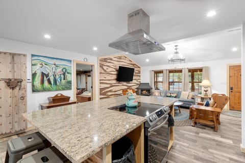 House, Multiple Bedrooms | Private kitchen | Fridge, oven, coffee/tea maker, toaster