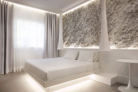 Deluxe Room | Premium bedding, down comforters, Select Comfort beds, minibar