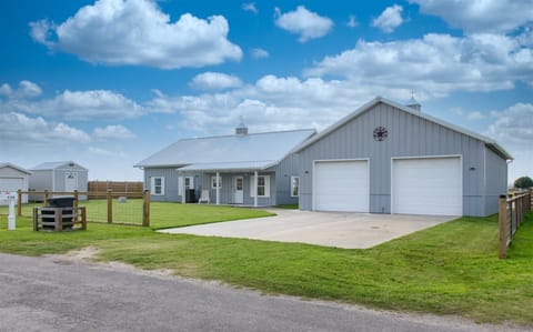 House (3 Bedrooms) | Property amenity