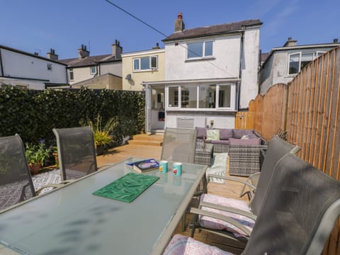Cottage | Property grounds