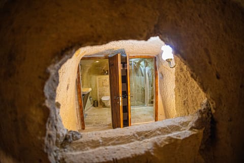 Honeymoon Suite, 1 King Bed, Jetted Tub | Bathroom | Designer toiletries, hair dryer, slippers, towels