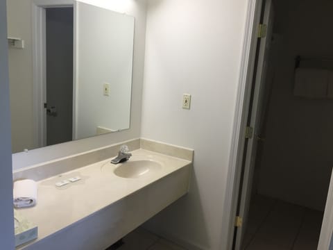 Desk, iron/ironing board, free WiFi