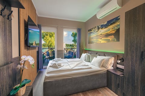 Superior Double Room | In-room safe, desk, laptop workspace, soundproofing