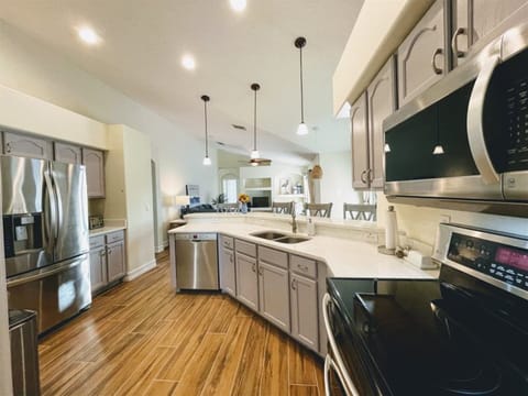 Villa, 5 Bedrooms, Private Pool, Garden View | Interior