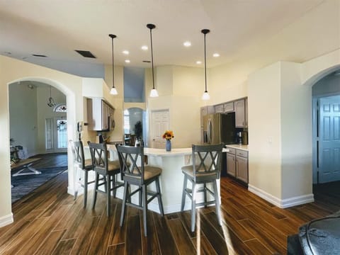 Villa, 5 Bedrooms, Private Pool, Garden View | Dining room