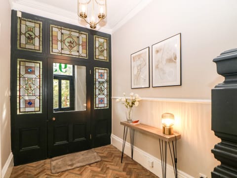 6 bedrooms, individually decorated, individually furnished, free WiFi