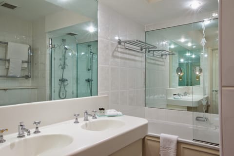 Combined shower/tub, eco-friendly toiletries, hair dryer, towels