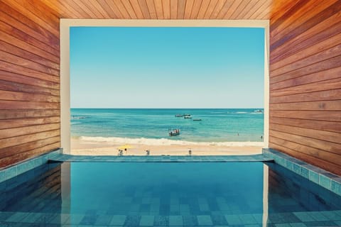 Quarto Luxo Vista Mar com Piscina Particular | Minibar, in-room safe, laptop workspace, free WiFi