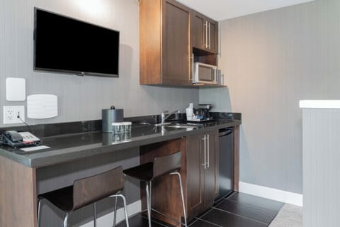 Studio Suite, 1 King Bed, Single Bed, Sofa Bed, Kitchenette | Premium bedding, pillowtop beds, in-room safe, desk