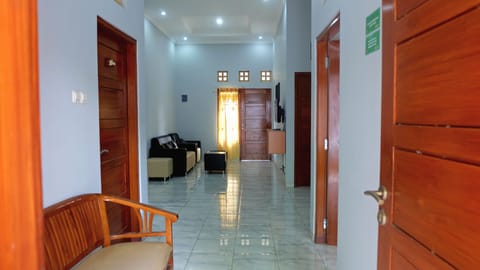 Family House | Living area | 21-inch LED TV with cable channels, TV