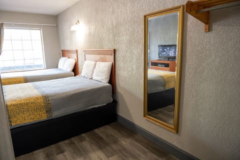 Double Room | Iron/ironing board (on request), WiFi (free), bed sheets