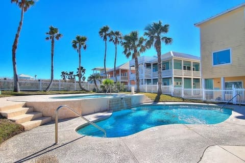 House (4 Bedrooms) | Property amenity