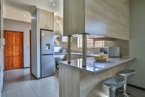 Comfort House | Private kitchen | Fridge, microwave, oven, stovetop