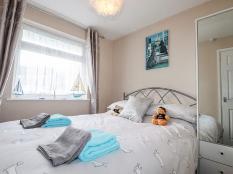 2 bedrooms, individually decorated, individually furnished, free WiFi