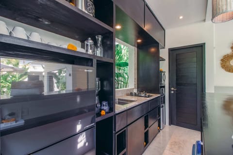 Basic Villa, 1 King Bed | Private kitchen | Fridge, microwave, stovetop, coffee/tea maker