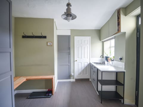 Cottage | Private kitchen | Fridge, dishwasher, electric kettle, toaster