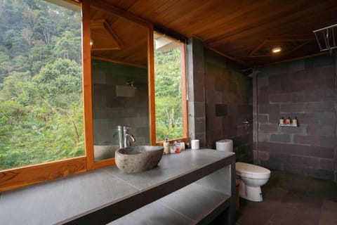 Studio, 1 King Bed, Garden View | Bathroom | Shower, rainfall showerhead, free toiletries, hair dryer