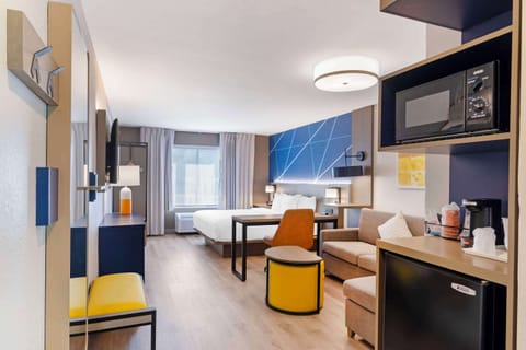 Suite, Non Smoking | Desk, laptop workspace, blackout drapes, soundproofing