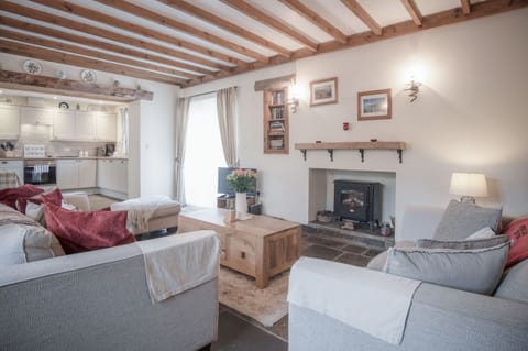 Luxury Cottage | Living area | 32-inch TV with digital channels, fireplace