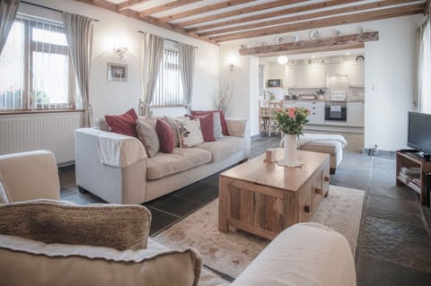 Luxury Cottage | Living area | 32-inch TV with digital channels, fireplace