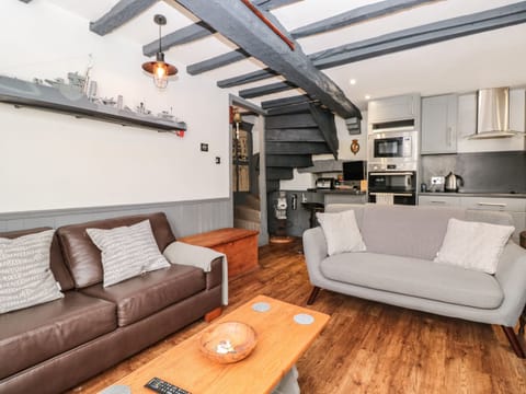 2 bedrooms, individually decorated, individually furnished, free WiFi