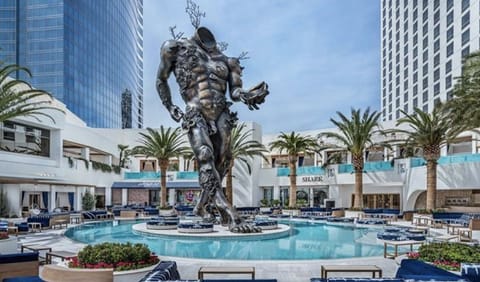 2 outdoor pools