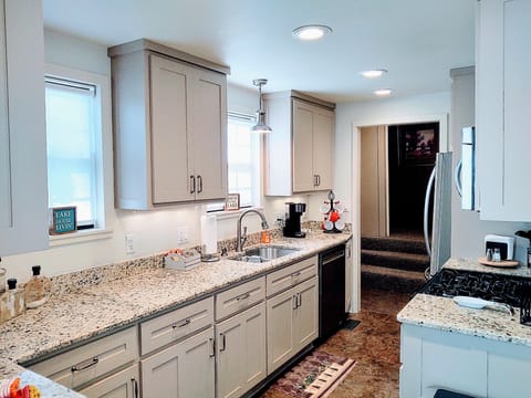 House | Private kitchen | Fridge, microwave, oven, stovetop