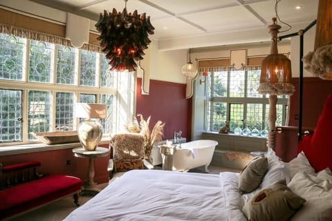 Egyptian cotton sheets, premium bedding, pillowtop beds, free minibar