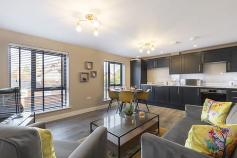 Apartment | Private kitchen | Full-size fridge, microwave, oven, stovetop