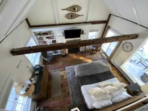 The Woodshed, Luxury Cabin, 1 King Bed and 2 Twin Beds, Non-Smoking | Premium bedding, down comforters, individually furnished