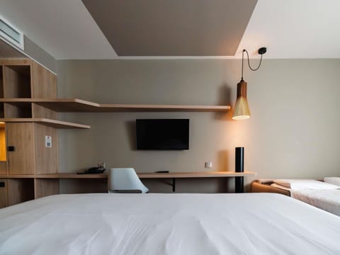 Standard Room, 1 Double Bed with Sofa bed | Premium bedding, in-room safe, desk, blackout drapes