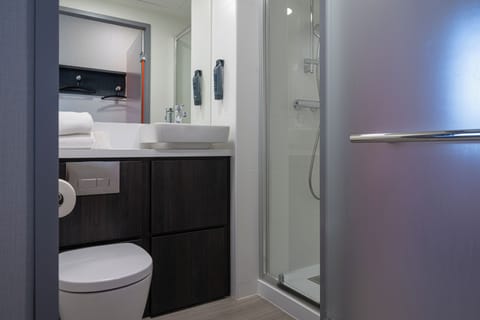 Standard Twin Room, 2 Twin Beds | Bathroom | Shower, eco-friendly toiletries, hair dryer, towels