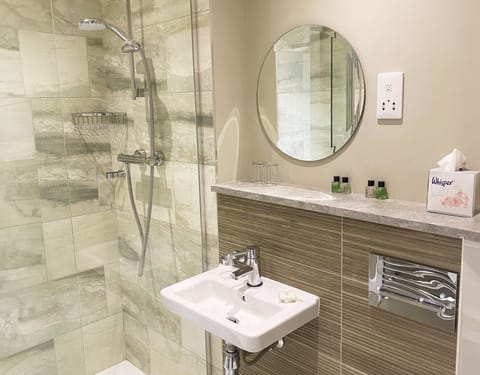 Standard Double Room, Sea View | Bathroom | Free toiletries, hair dryer, towels