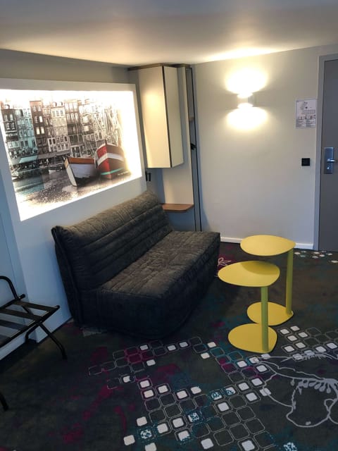 Desk, soundproofing, iron/ironing board, free WiFi