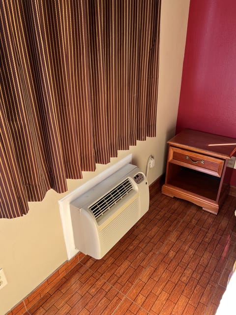 Basic Room | Free WiFi, bed sheets
